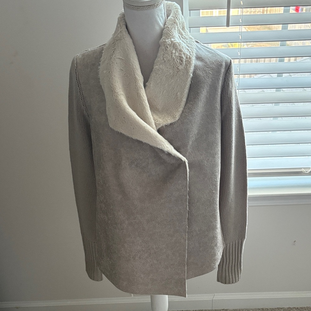 New York & Co sweater with Faux Fur Collar